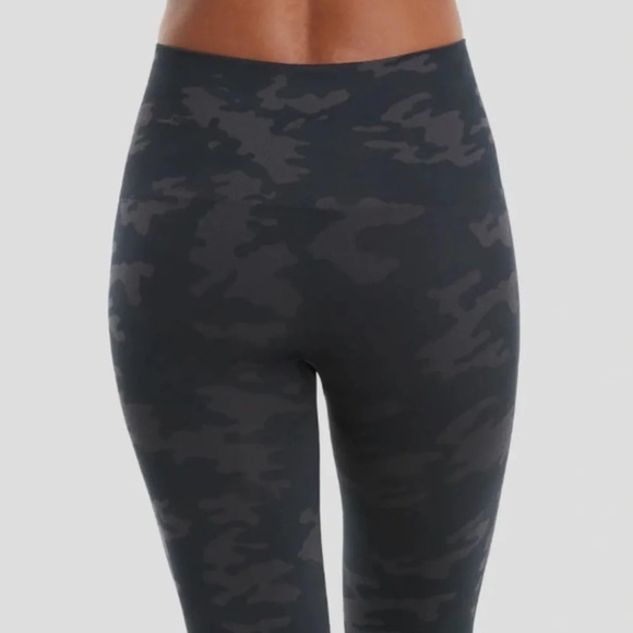 SPANX EcoCare Seamless Leggings Black Camo - Picture 5 of 9